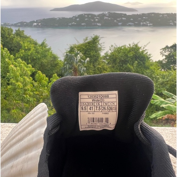 Brooks Women's Running Shoe 9.5 Addiction GTS 15 Almost new! - Picture 2 of 8